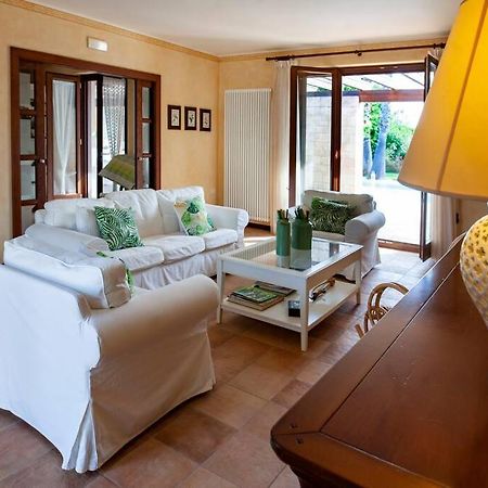 Spaziosa Villa Con Piscina E Giardino, Polignano A Mare Esterno foto