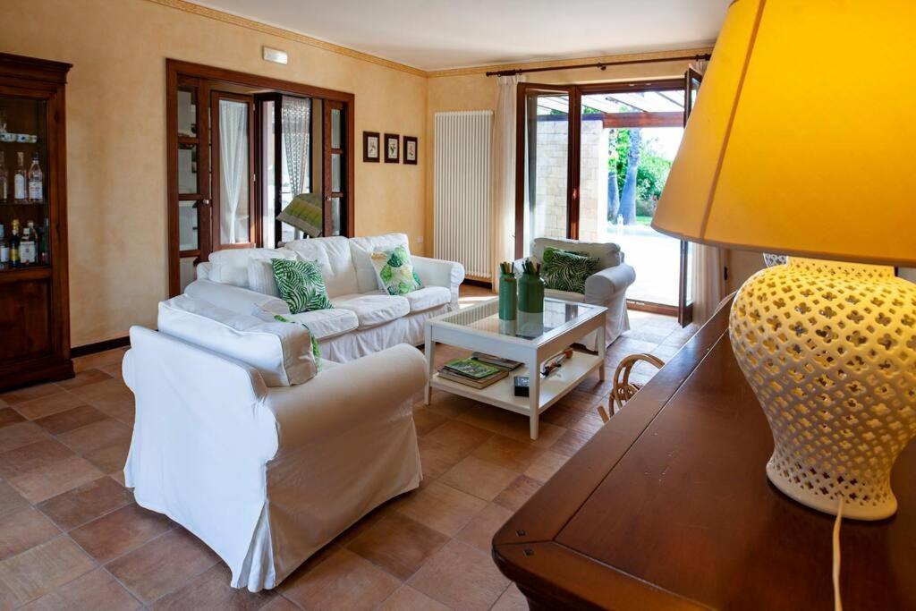 Spaziosa Villa Con Piscina E Giardino, Polignano A Mare Esterno foto