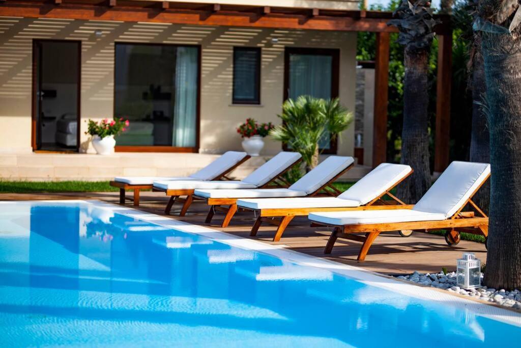 Spaziosa Villa Con Piscina E Giardino, Polignano A Mare Esterno foto