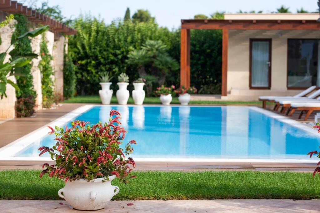 Spaziosa Villa Con Piscina E Giardino, Polignano A Mare Esterno foto