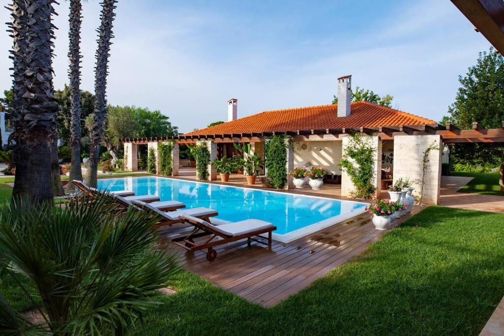 Spaziosa Villa Con Piscina E Giardino, Polignano A Mare Esterno foto